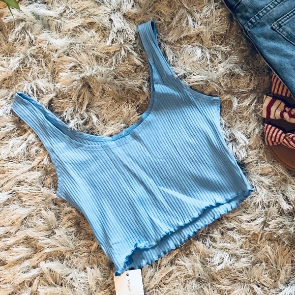 NWT ‘Alexei’ Crop Top - Picture 3 of 7